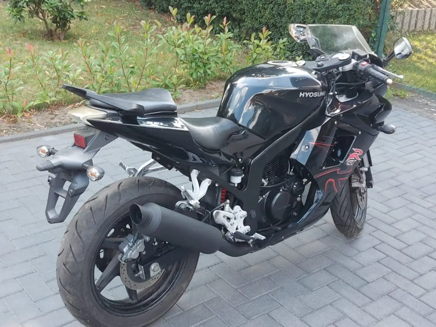 Hyosung Comet 250 GT 250i R F crna - 1