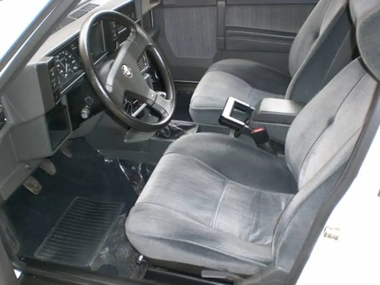 Alfa Romeo 75 1.6 ie, foto 4