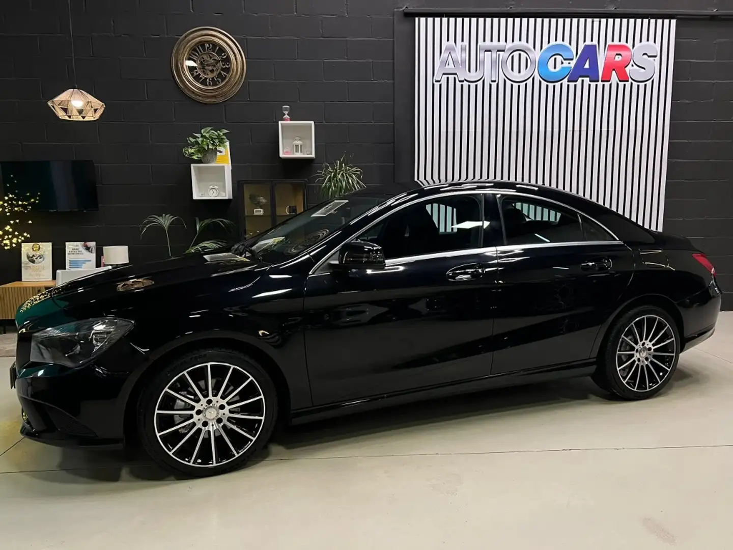 Mercedes-Benz CLA 200 200d Fekete - 2