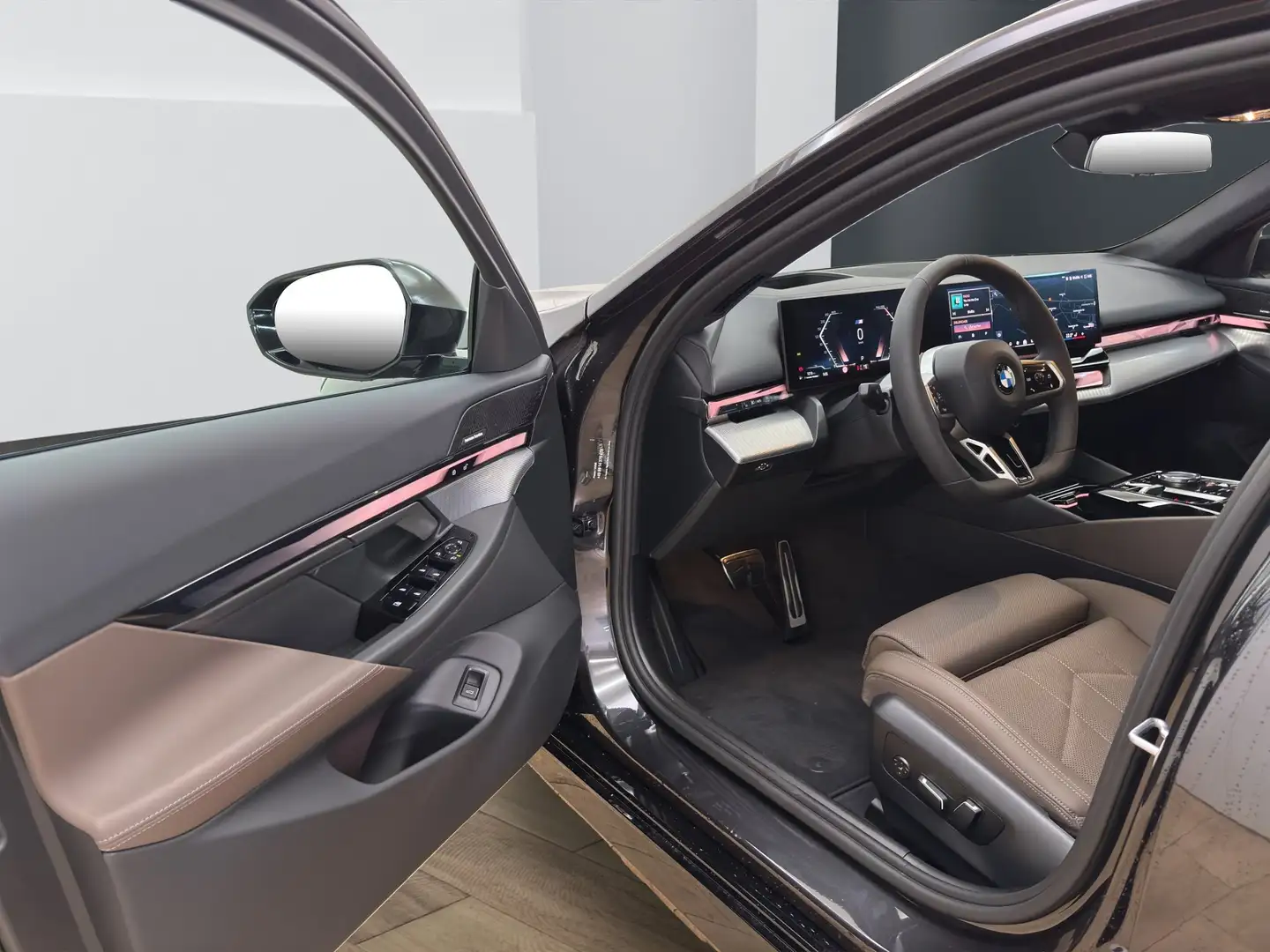 BMW 520 d Touring [M Sport, HUD, AHK, ACC, 20" LMR] Grau - 2