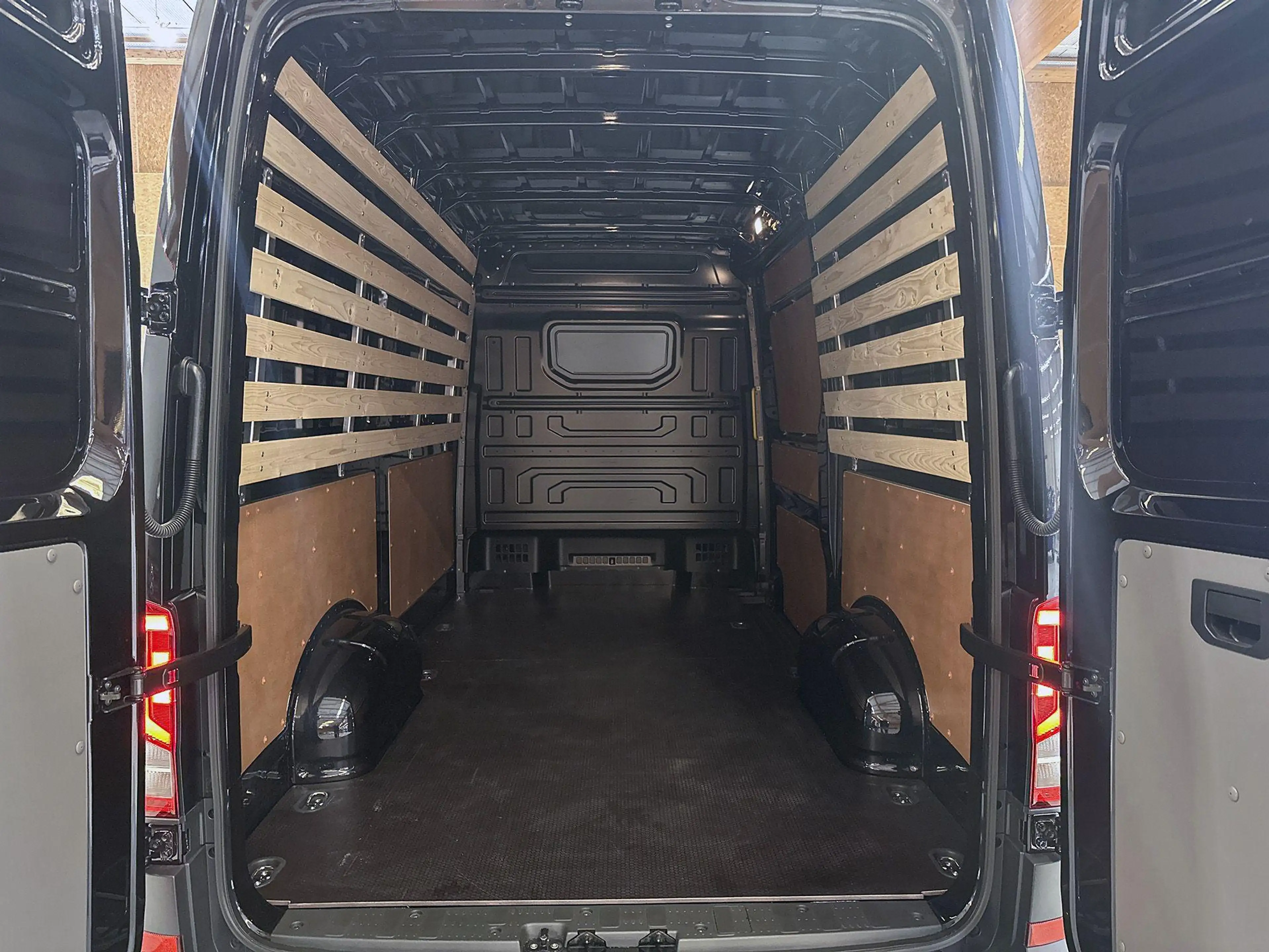 Volkswagen Crafter 2.0 TDI L3H3 Highline 140 PK | Airco | Trekhaak | — photo 9