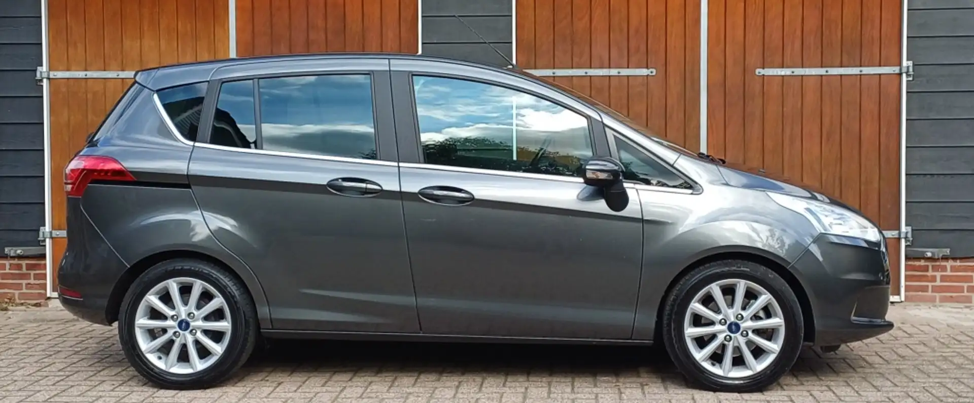 Ford B-Max 1.0 EcoB. Titanium, NAP, Nette auto, Nieuwe APK, T Grijs - 2