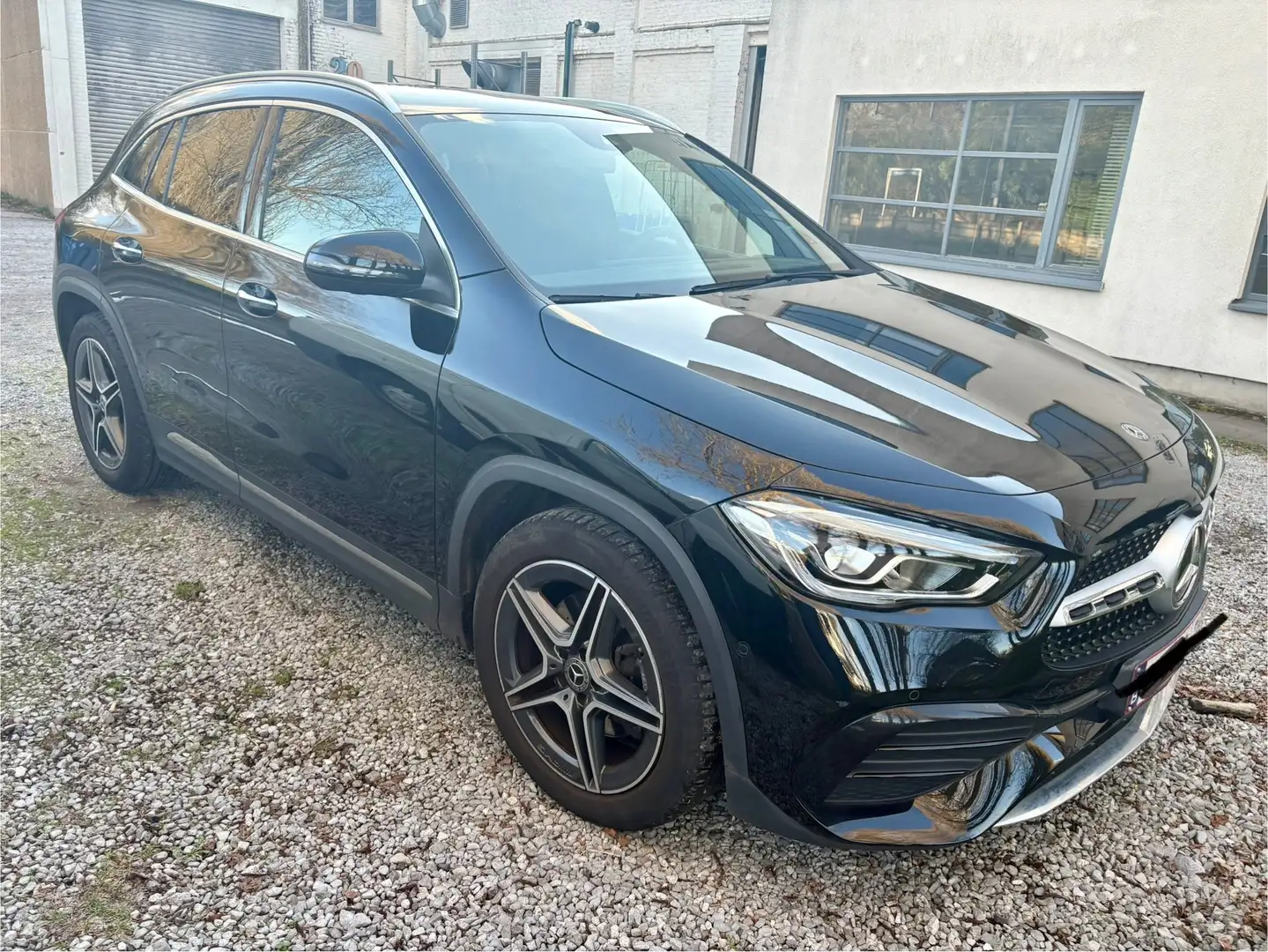 Mercedes-Benz GLA 200 AMG Line Zwart - 2