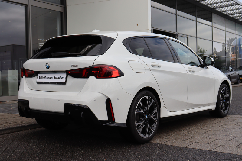 BMW 120 1 Serie M Sport Automaat / Sportstoelen / M Adapti — photo 8