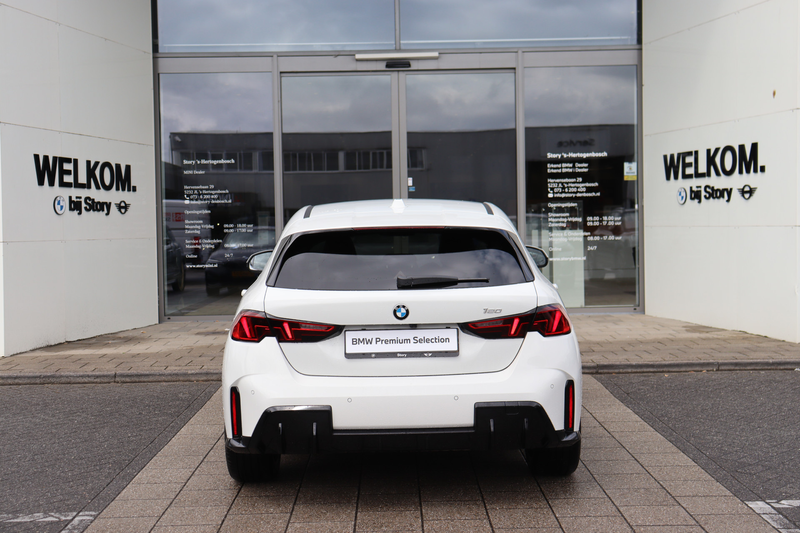 BMW 120 1 Serie M Sport Automaat / Sportstoelen / M Adapti — photo 10