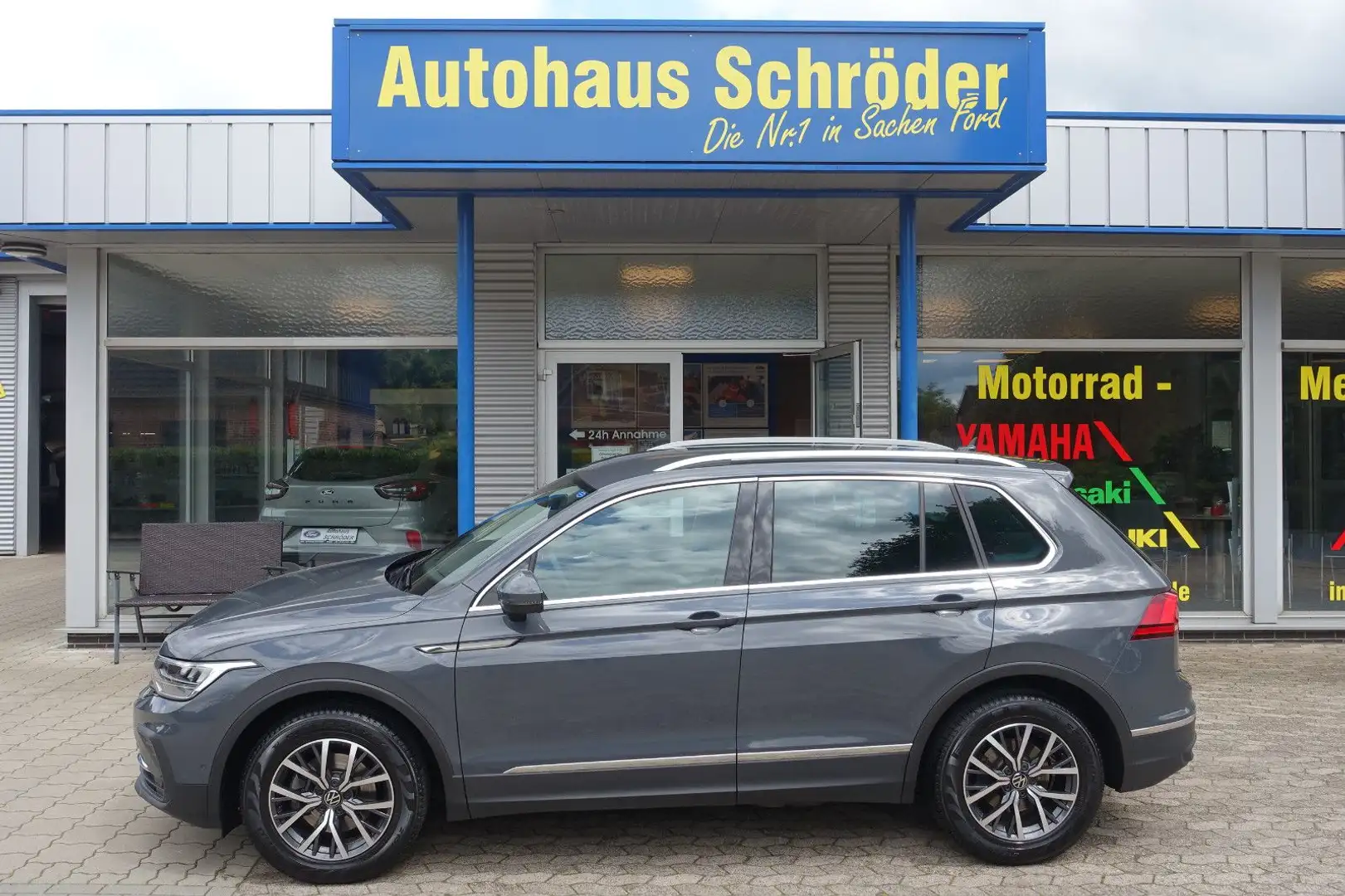 Volkswagen Tiguan Life 2.0 DSG / AHK schwenkbar Gris - 1