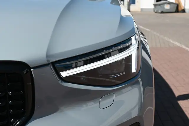 Volvo XC40 view 10