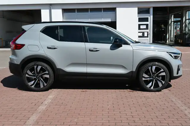 Volvo XC40 view 6