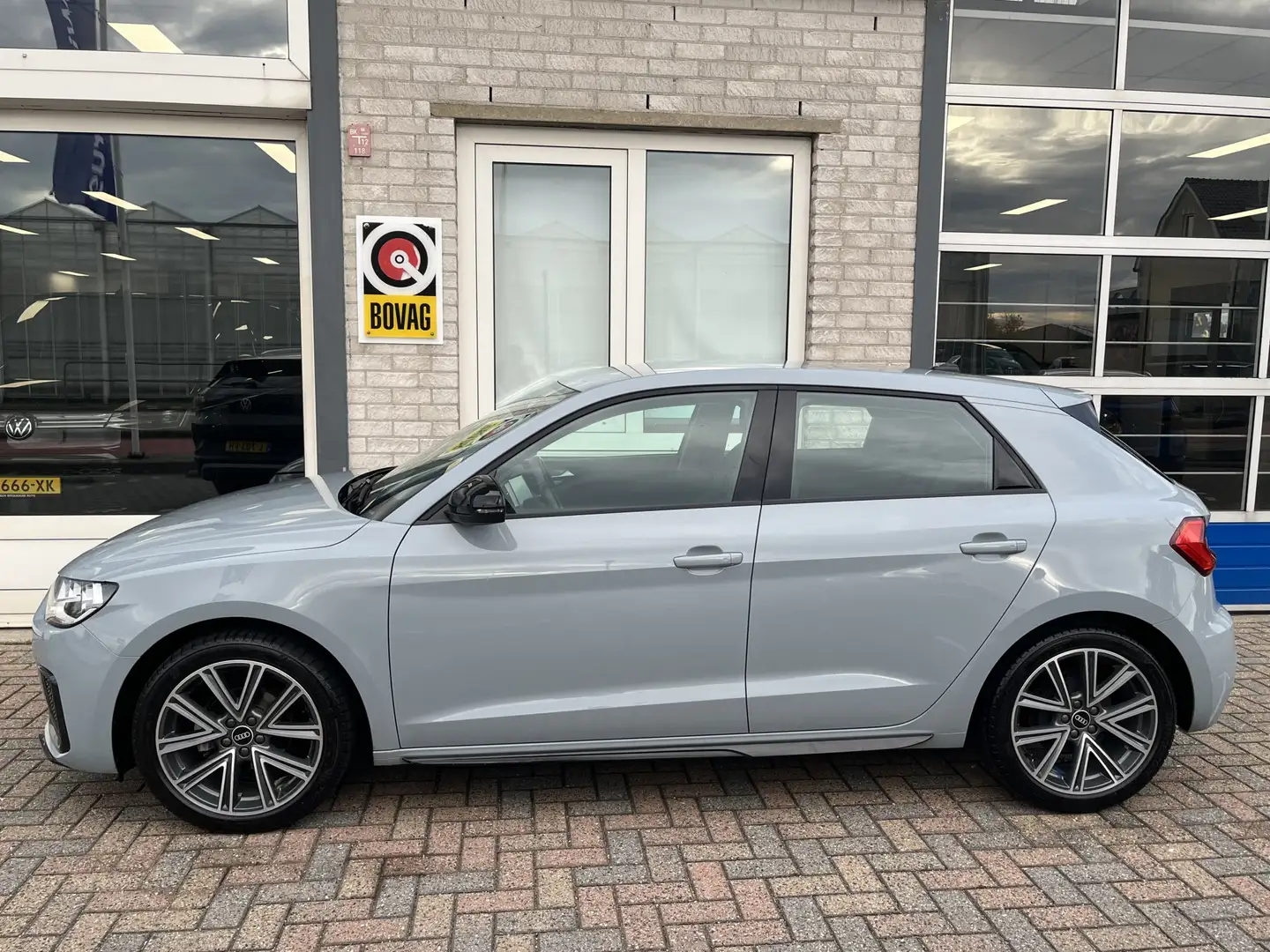 Audi A1 Sportback 25 TFSI epic / CRUISE CONTROL/ LEER/ NAV Grijs - 2