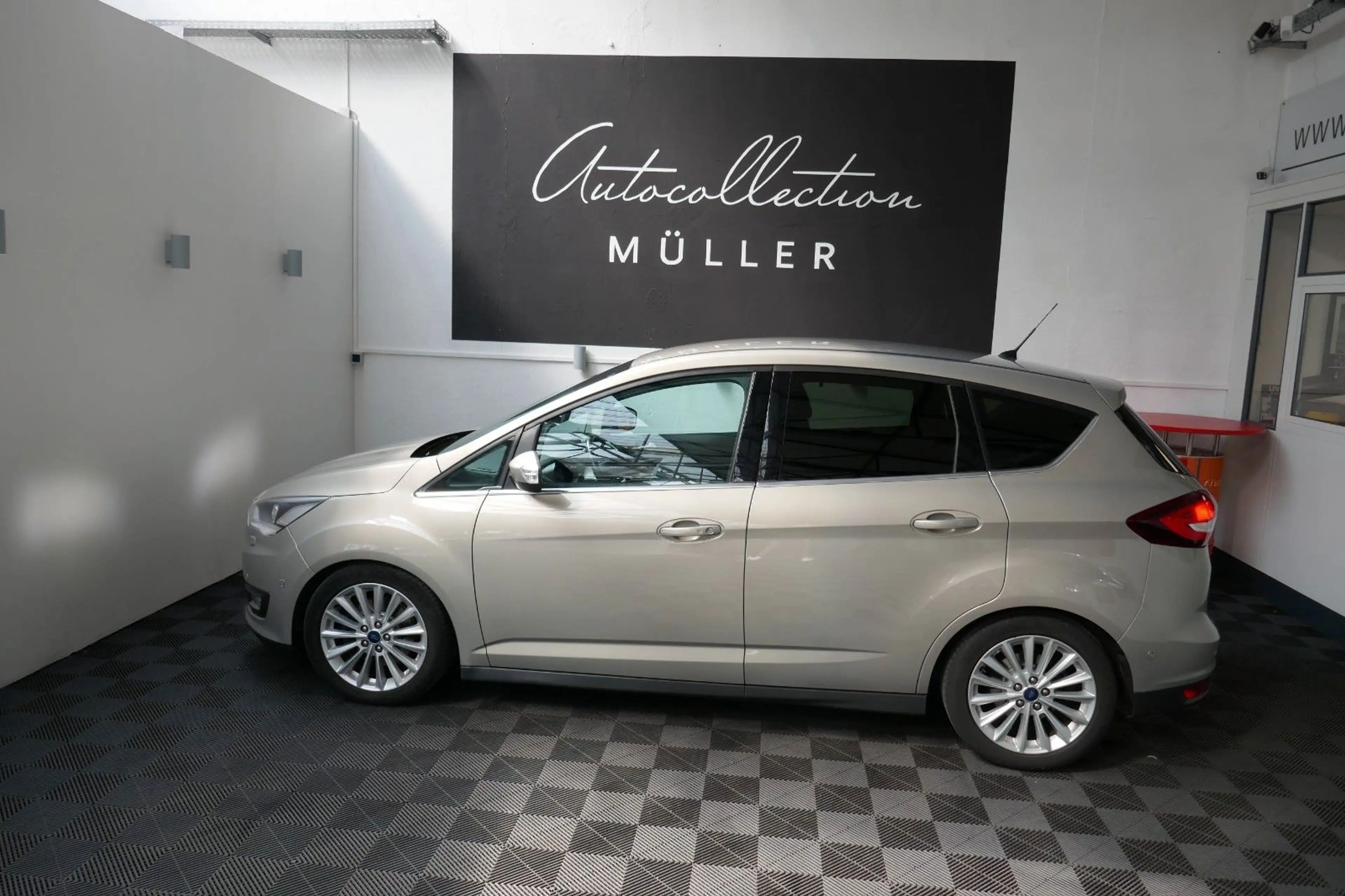 Ford C-Max C-MAX Titanium — photo 10