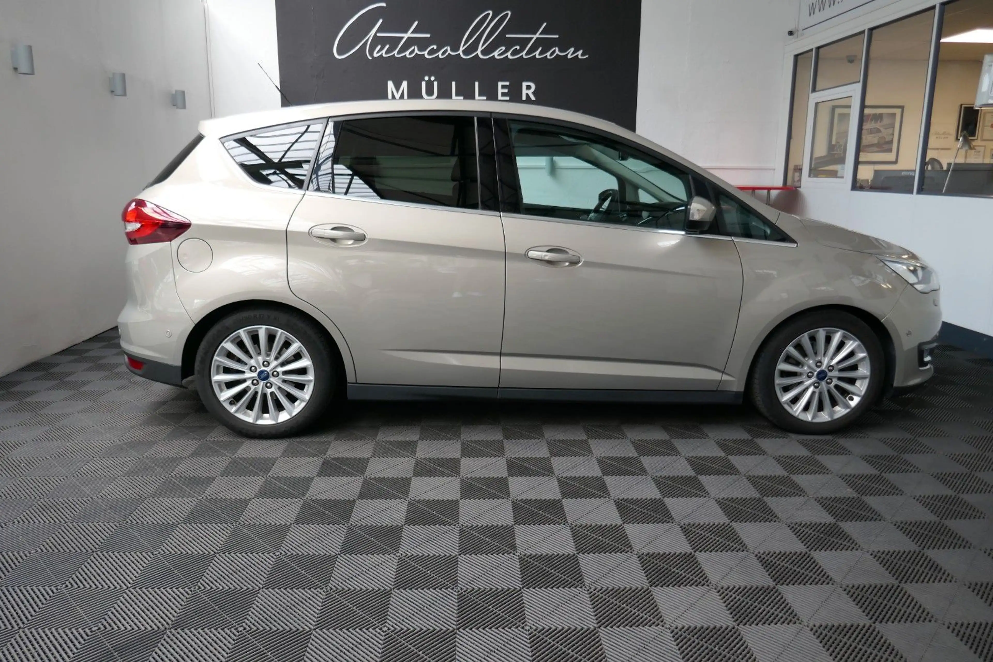 Ford C-Max C-MAX Titanium — photo 11