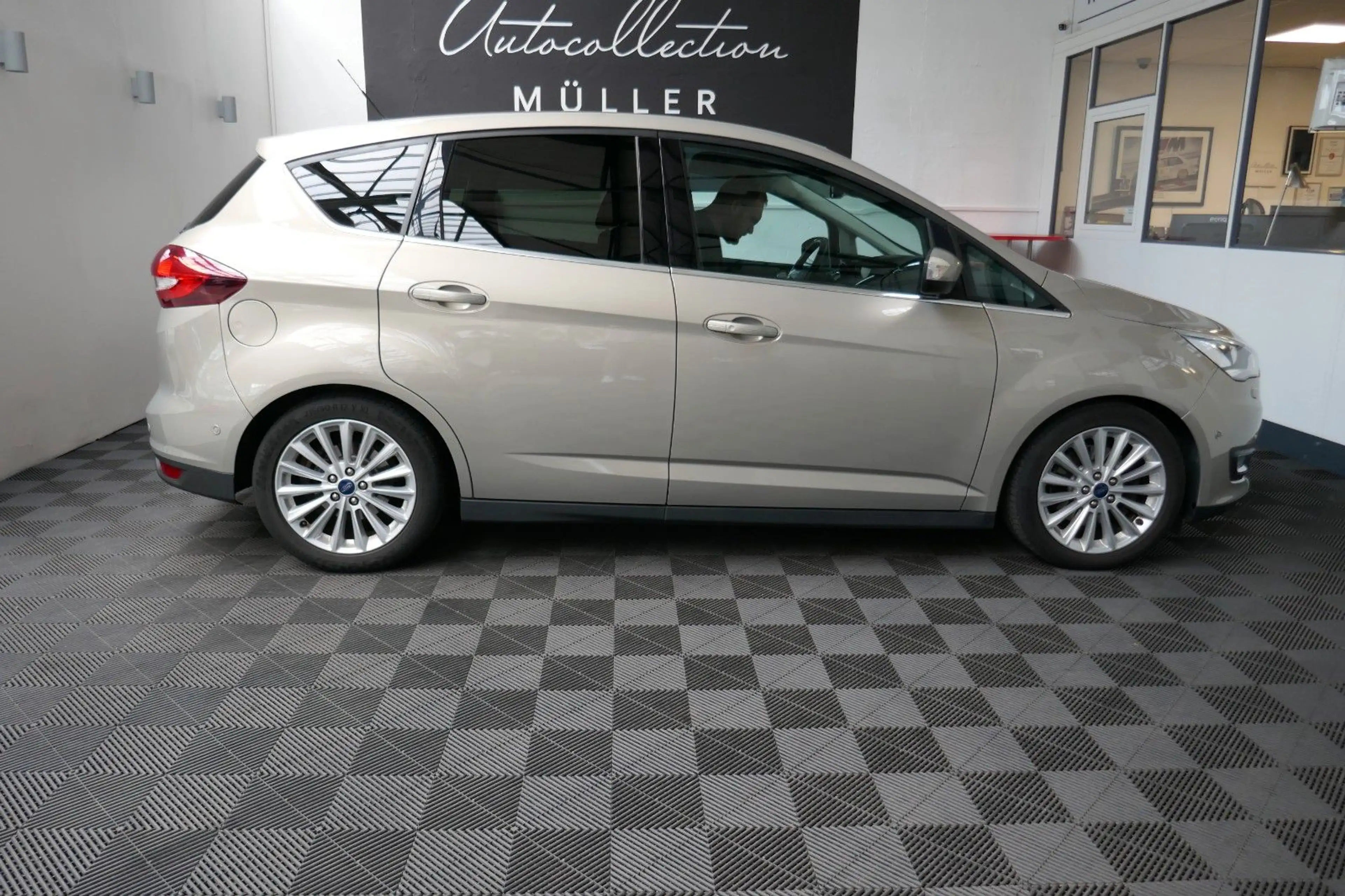Ford C-Max C-MAX Titanium — photo 12