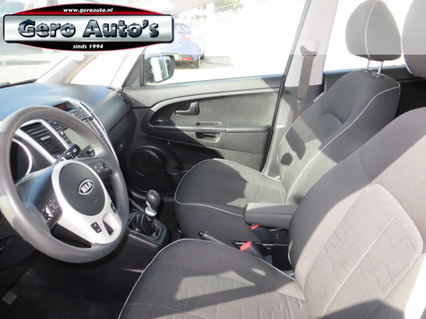 Kia Venga 1.4 CVVT Seven camera ,trekhaak cruise control ai Grijs - 2