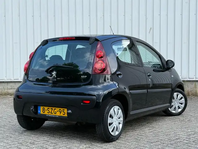 Peugeot 107 view 6