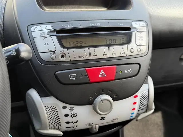 Peugeot 107 view 11
