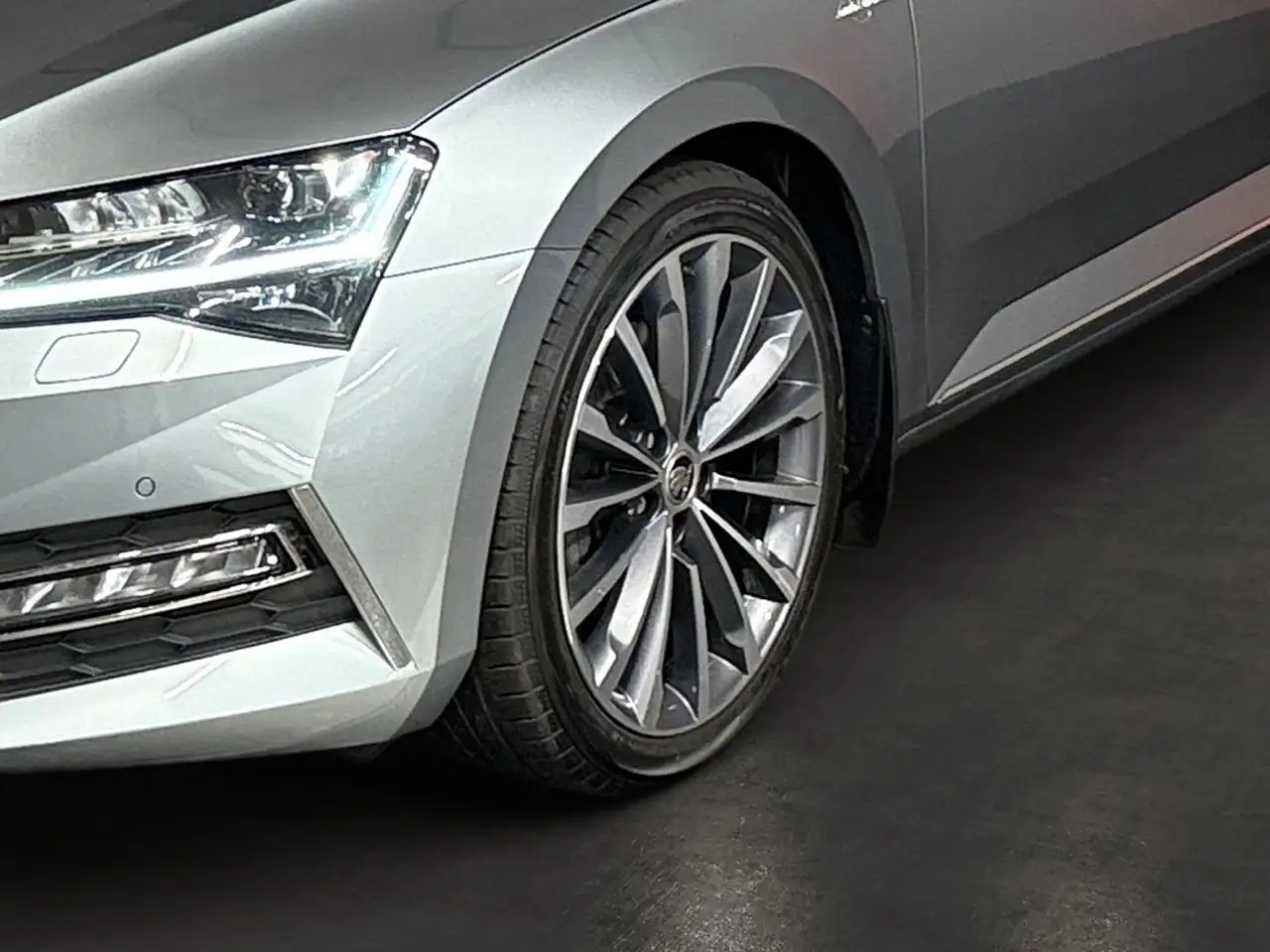Skoda Superb 2.0 TDI L&K Laurin & Klement 4x4 ab ca. 285€ mon, миниатюра 13