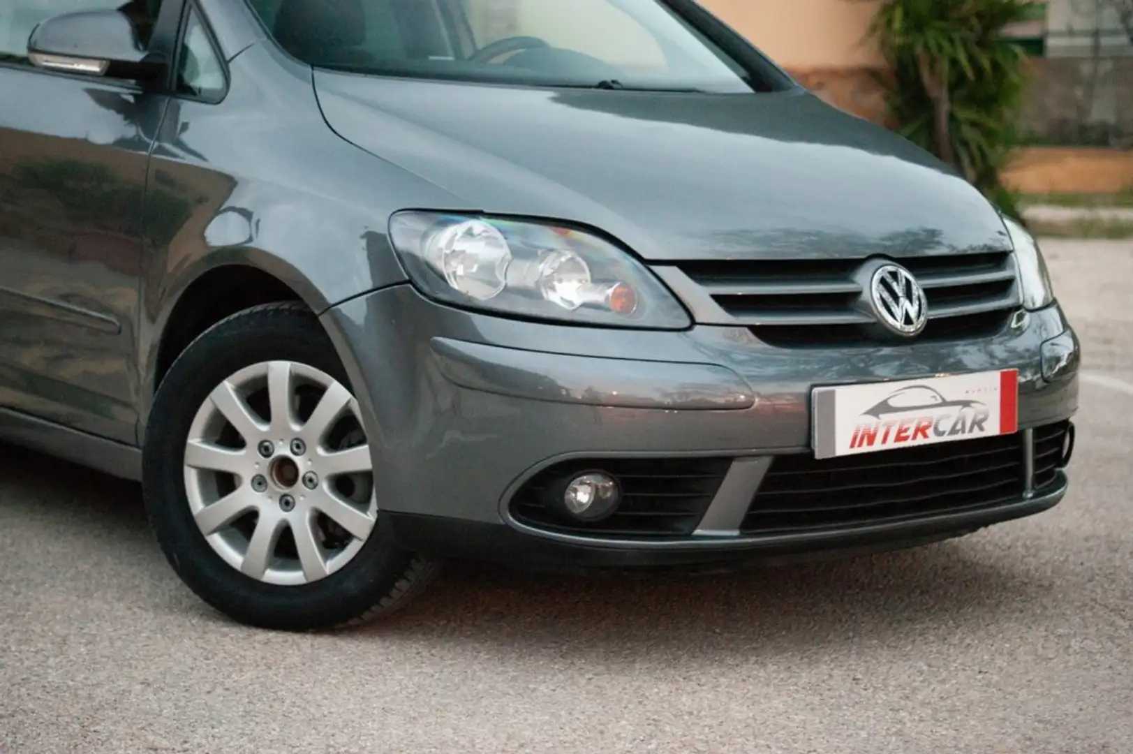 Volkswagen Golf 1.9TDI Highline DSG Gris - 2