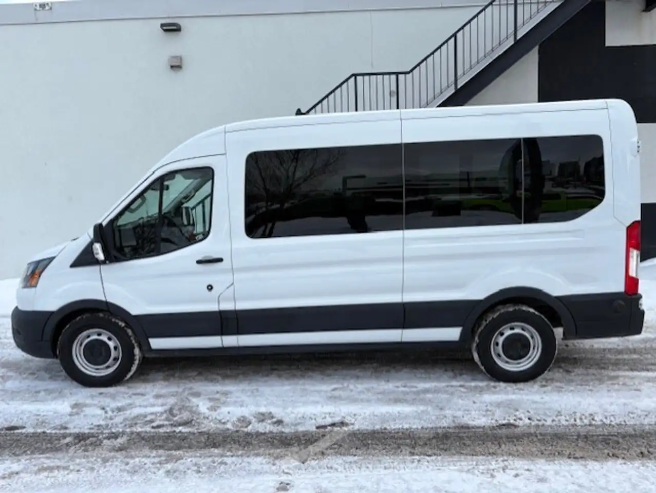 Ford Transit Passenger Wagon снимка Ford Transit Passenger Wagon