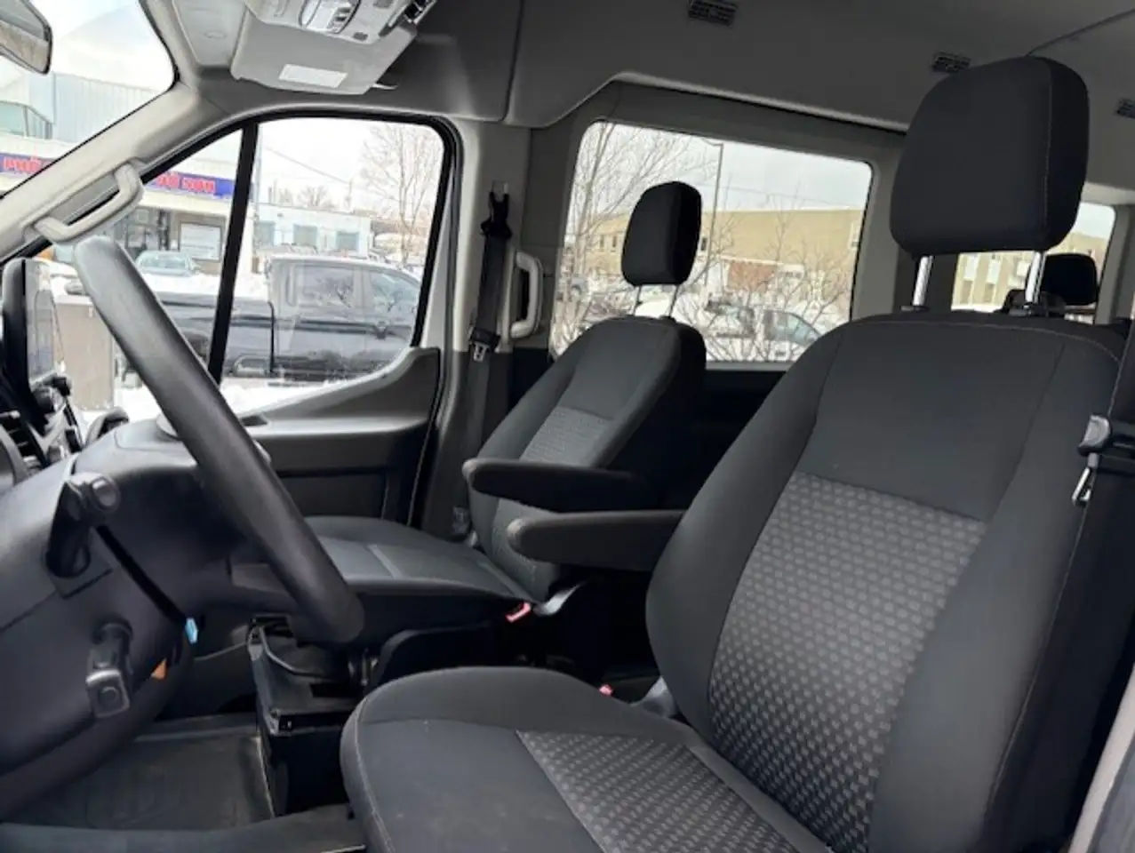 Ford Transit Passenger Wagon снимка Ford Transit Passenger Wagon