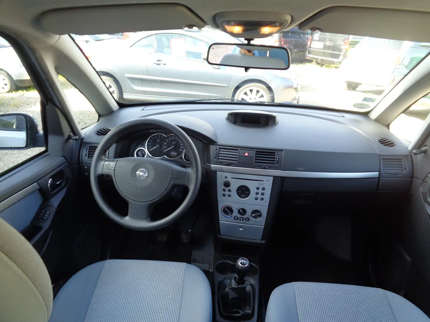 Opel Meriva 1.6 !!1.Hand-wenig Kilometer !! Grau - 2