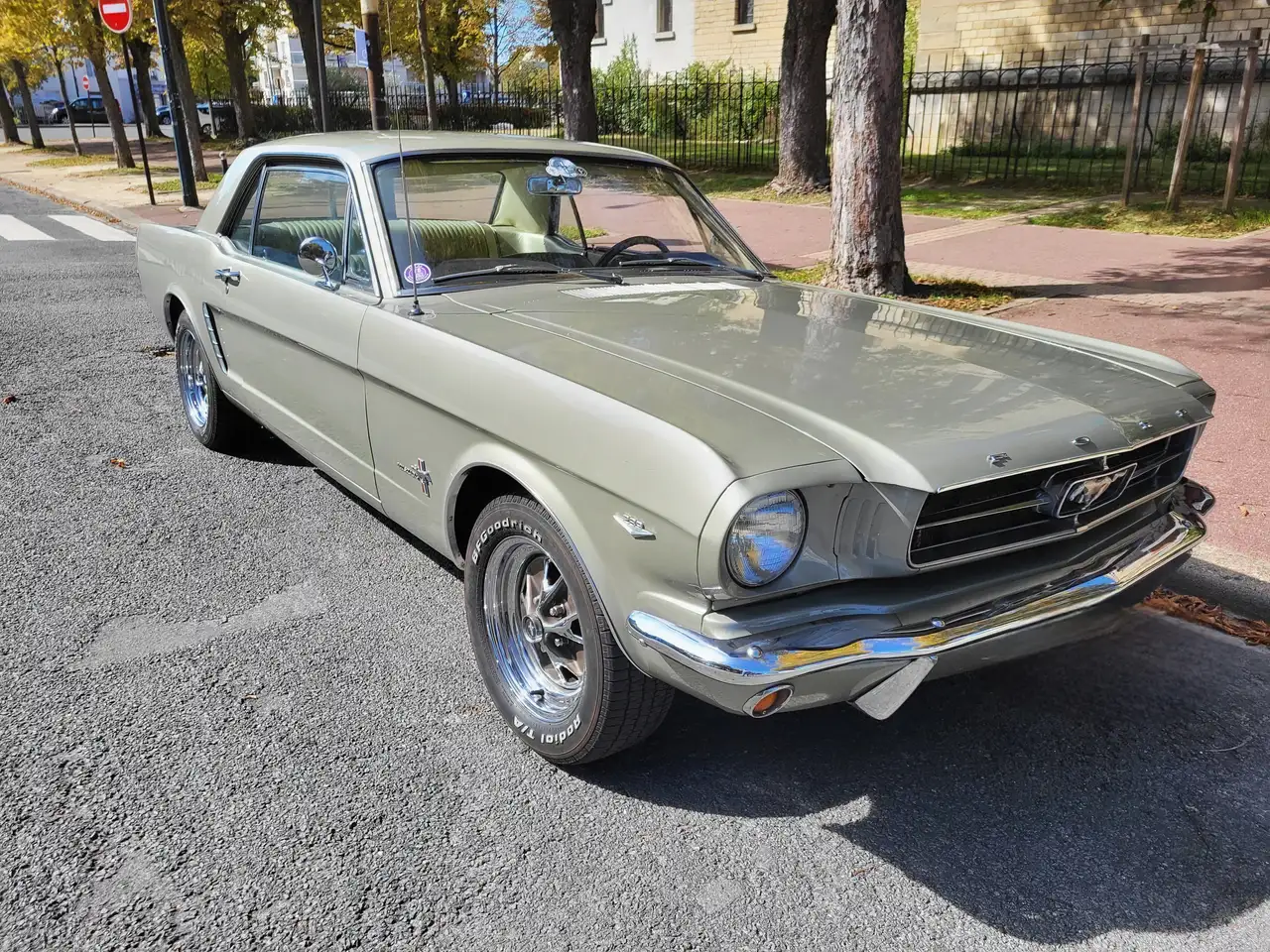 Ford Mustang Pony Interior – Ivy Gold - etat concours, foto 3