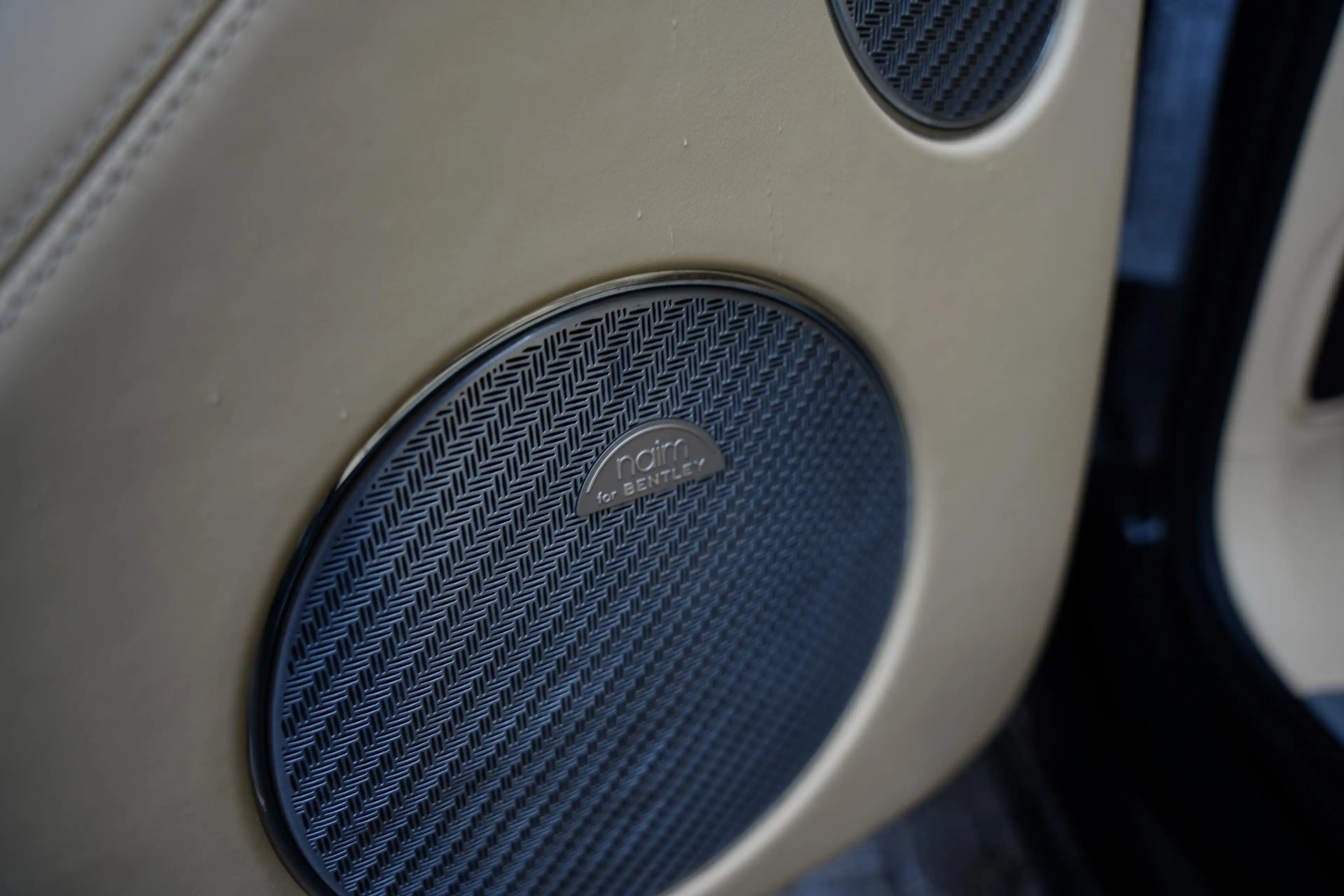 Bentley Bentayga 4.0 V8 / Beige Leder / NAIM — photo 25