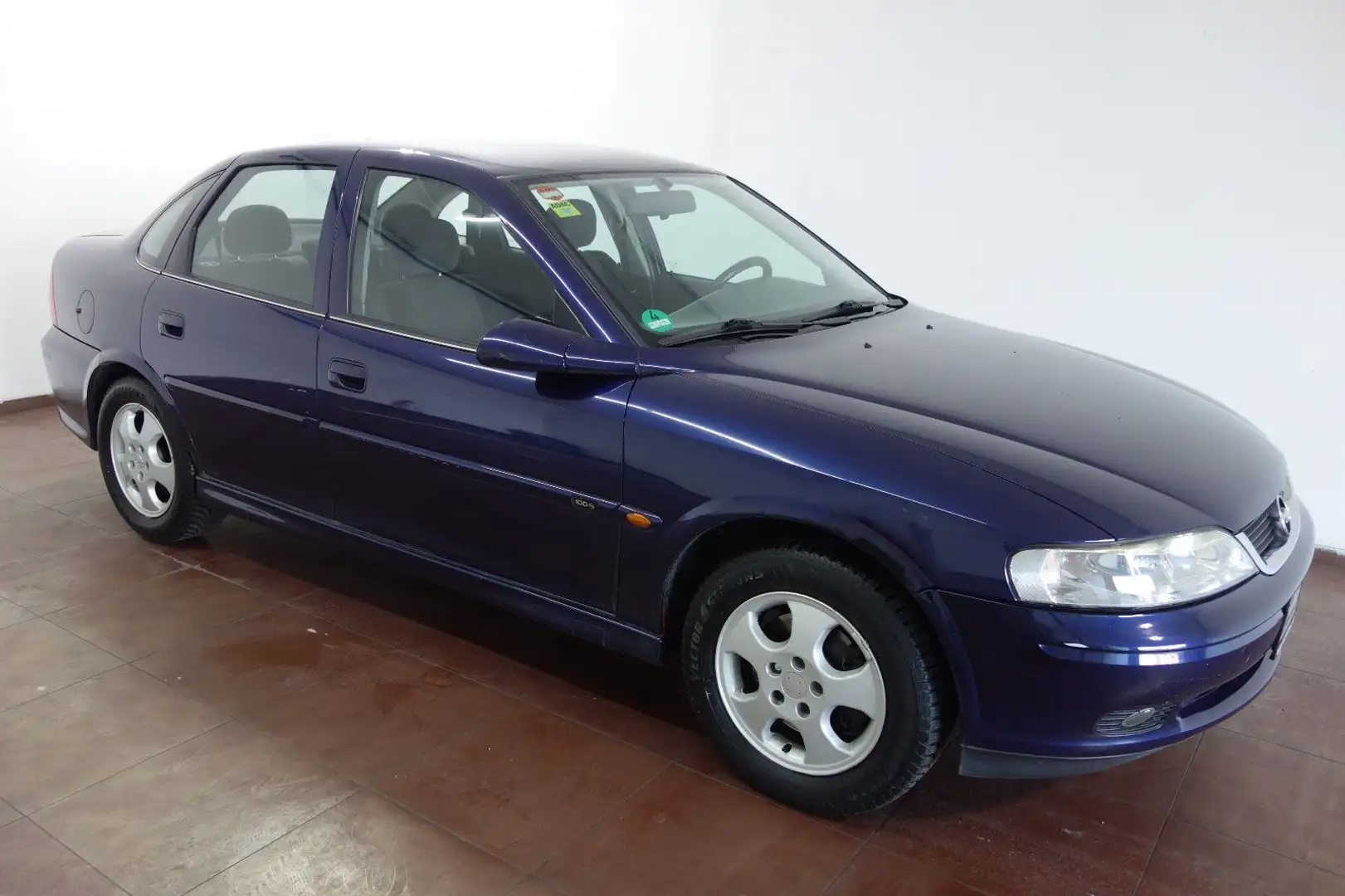 Opel Vectra B 1.6 16V Edition 100 Klima/Servo/5-Gang Blau - 1