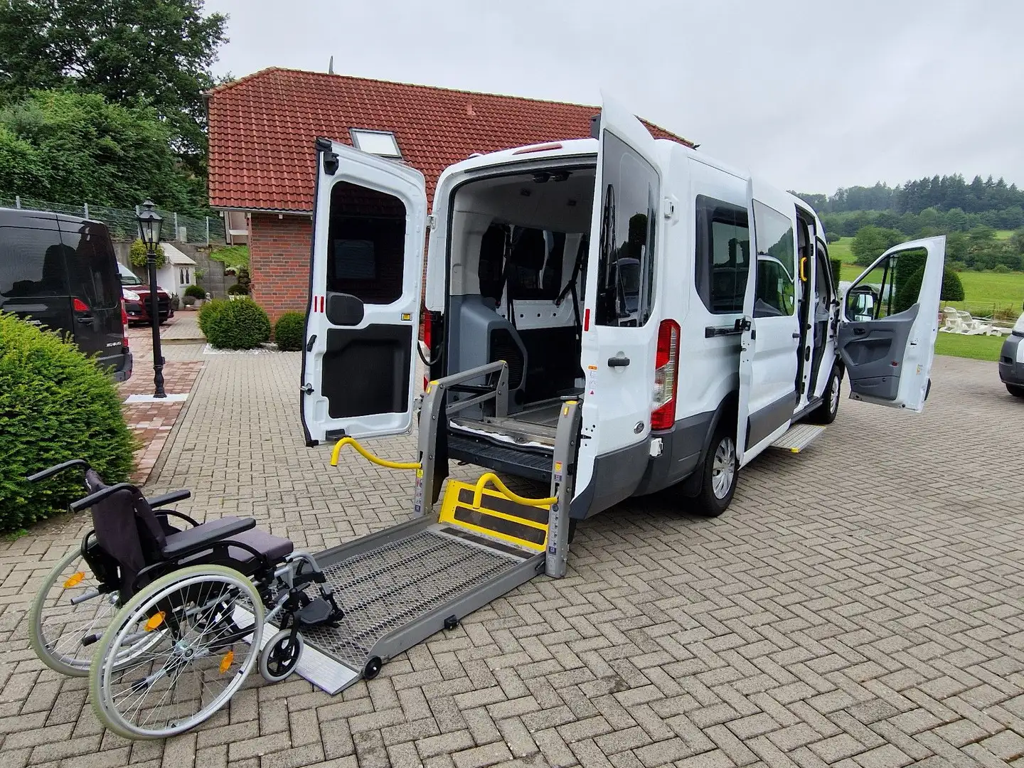 Ford Transit Kombi 350 L3 Trend*BGG*5Sitzer*el.Rampe* Blanco - 1