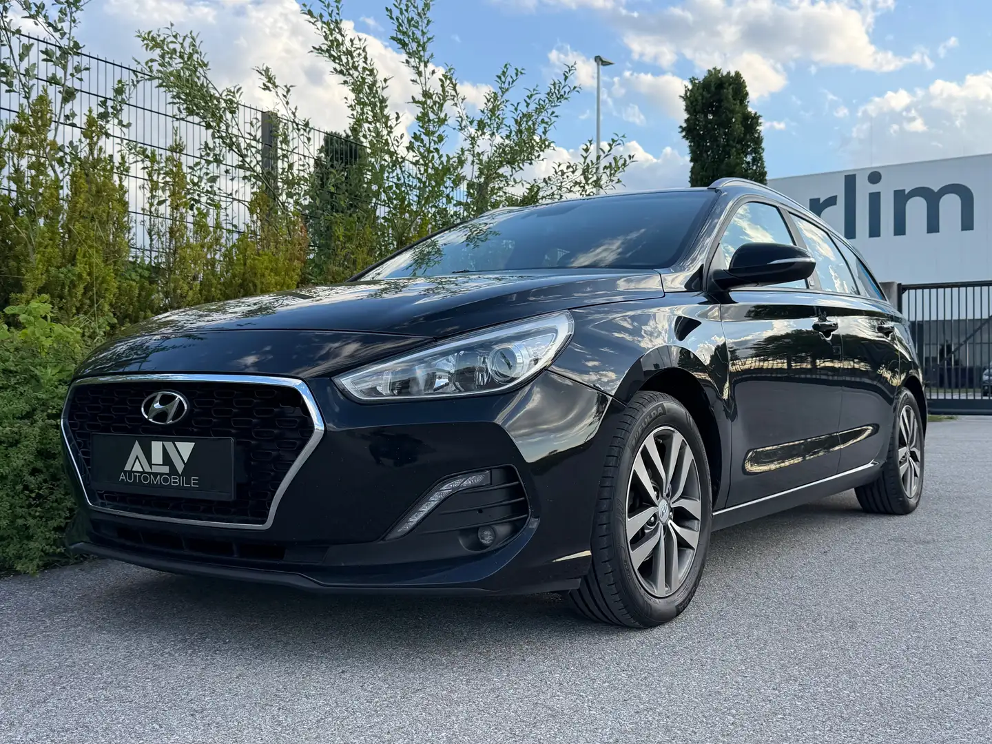Hyundai i30 Pure Go 1,4 Schwarz - 1