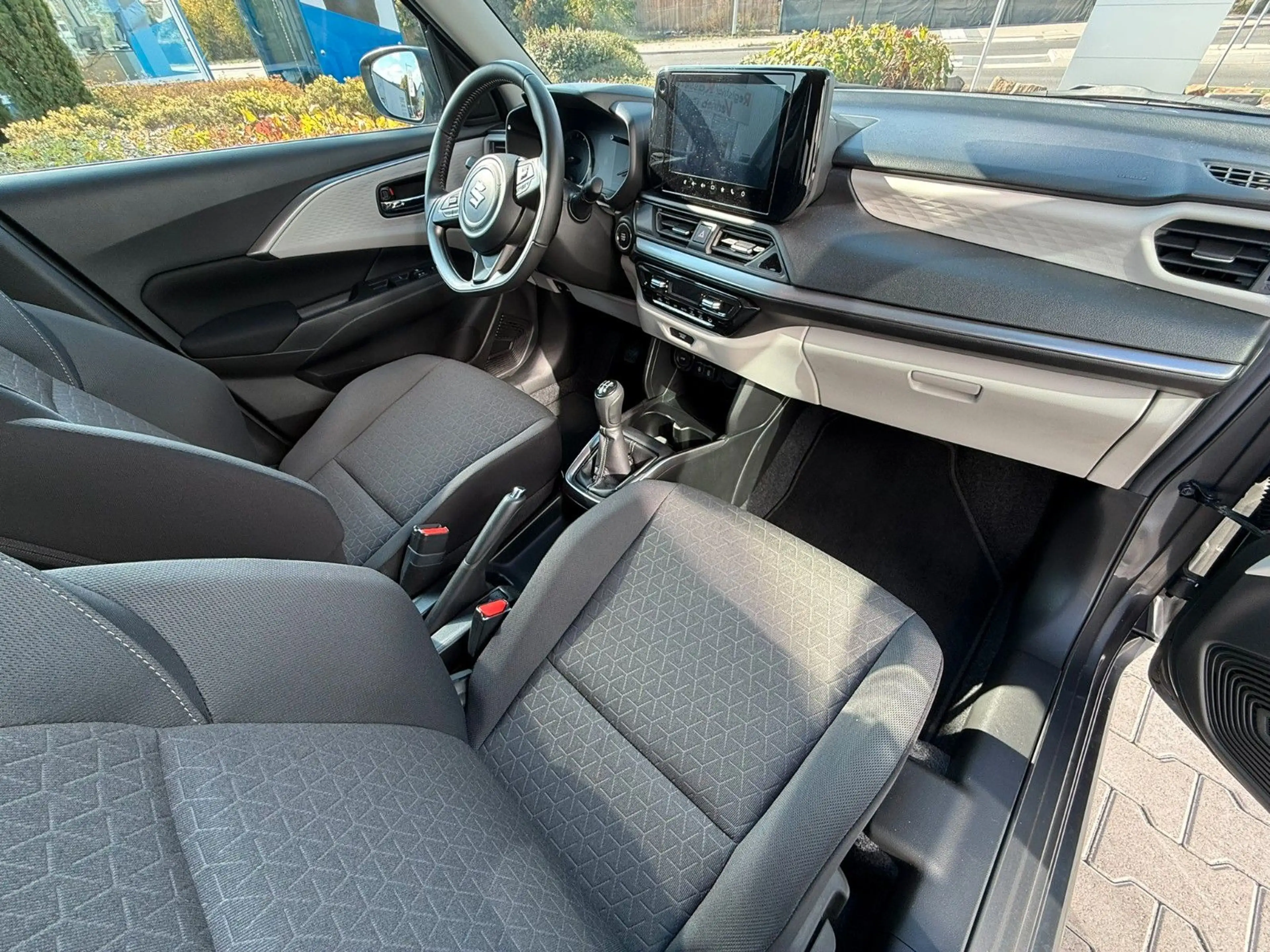 Suzuki Swift 1.2 Comfort+ LED, Navi, R-Kamera, WR, SH — photo 5