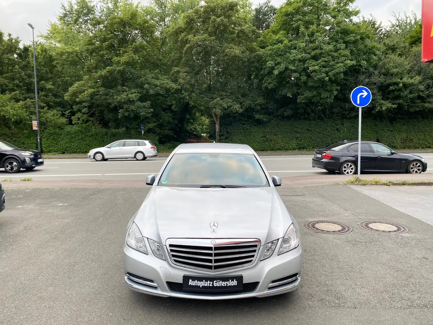 Mercedes-Benz E 200 CGI BlueEFFICIENCY Automatik Elegance 2.HAND KLIMA Argintiu - 2