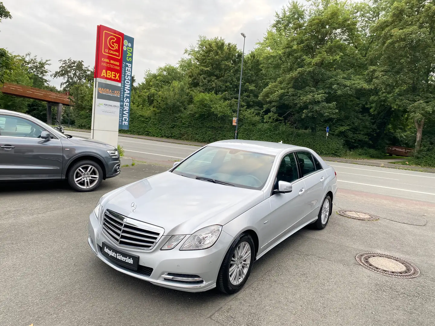 Mercedes-Benz E 200 CGI BlueEFFICIENCY Automatik Elegance 2.HAND KLIMA Argintiu - 1