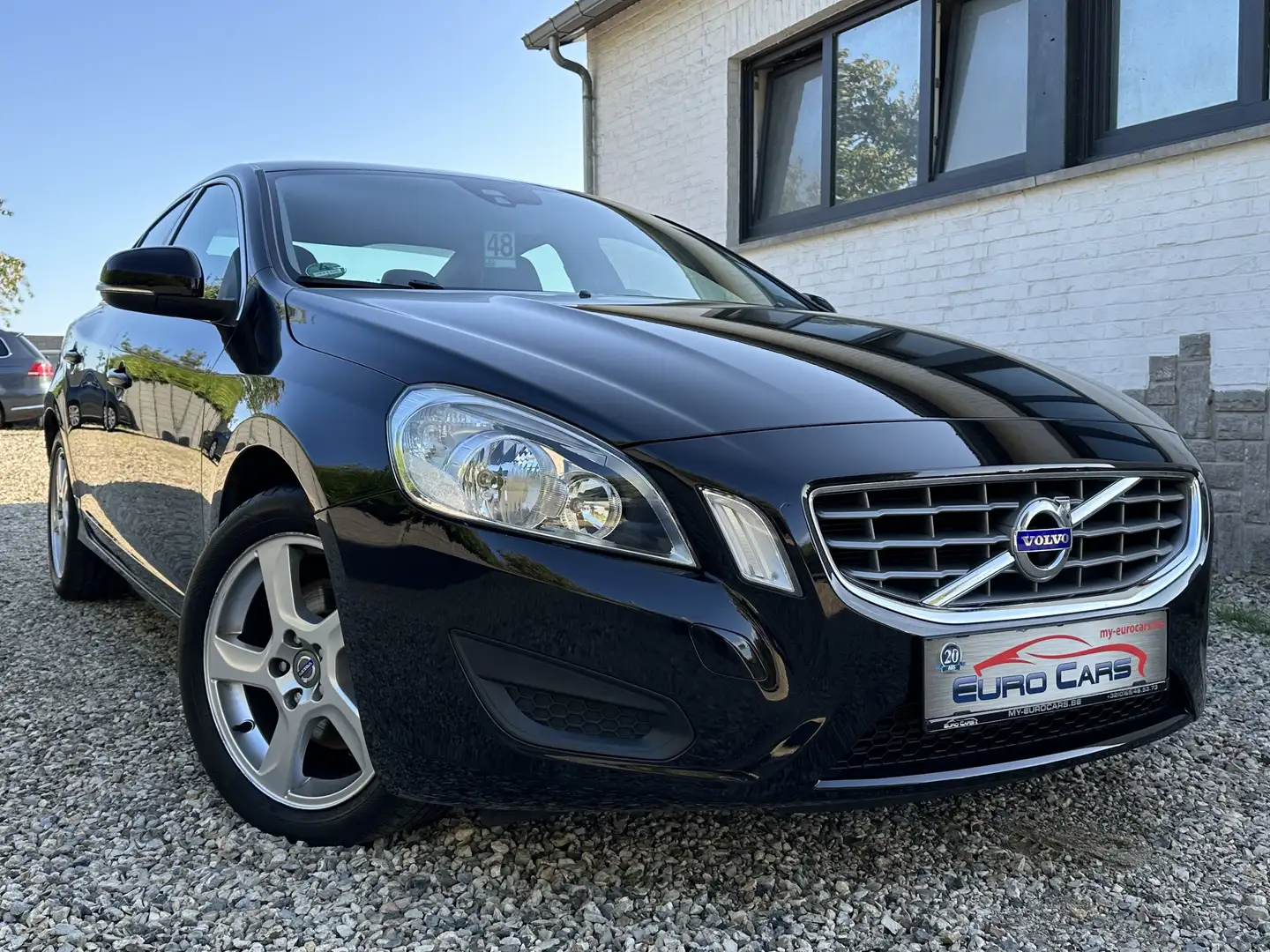 Volvo S60 2.0 D3 Momentum Geartronic CUIR/LED/GPS/SENSOR Zwart - 2