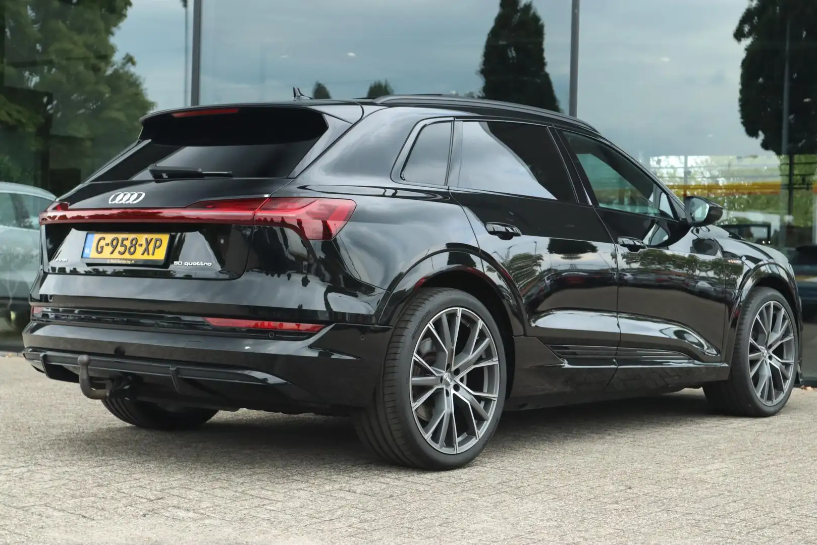 Audi e-tron 50 QUATTRO LAUNCH EDITION BLACK S-LINE 71 KWH | PA Zwart - 2