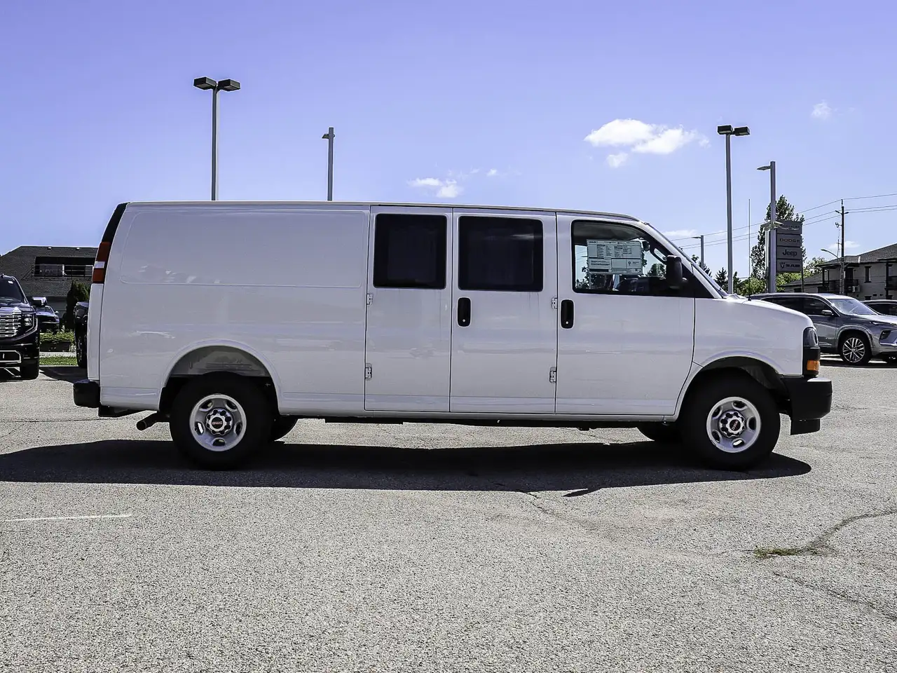 GMC Savana снимка GMC Savana