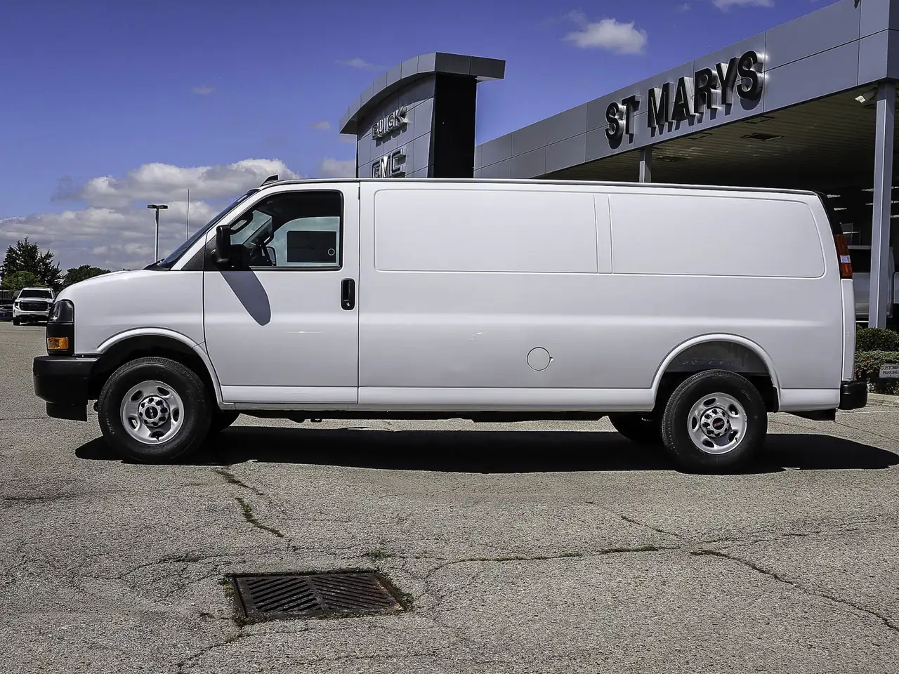 GMC Savana снимка GMC Savana