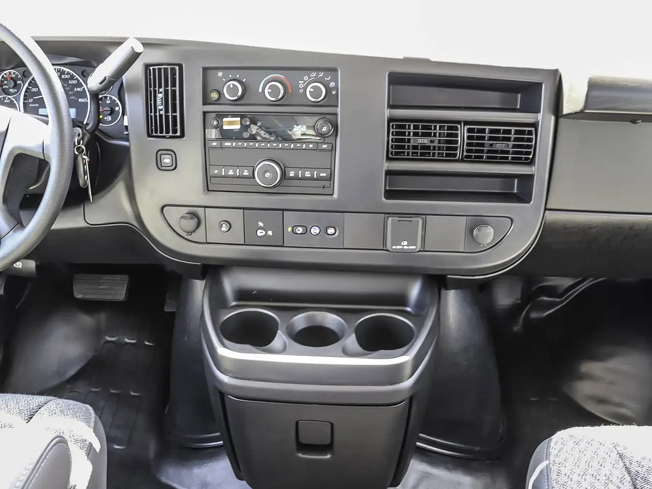 GMC Savana снимка GMC Savana