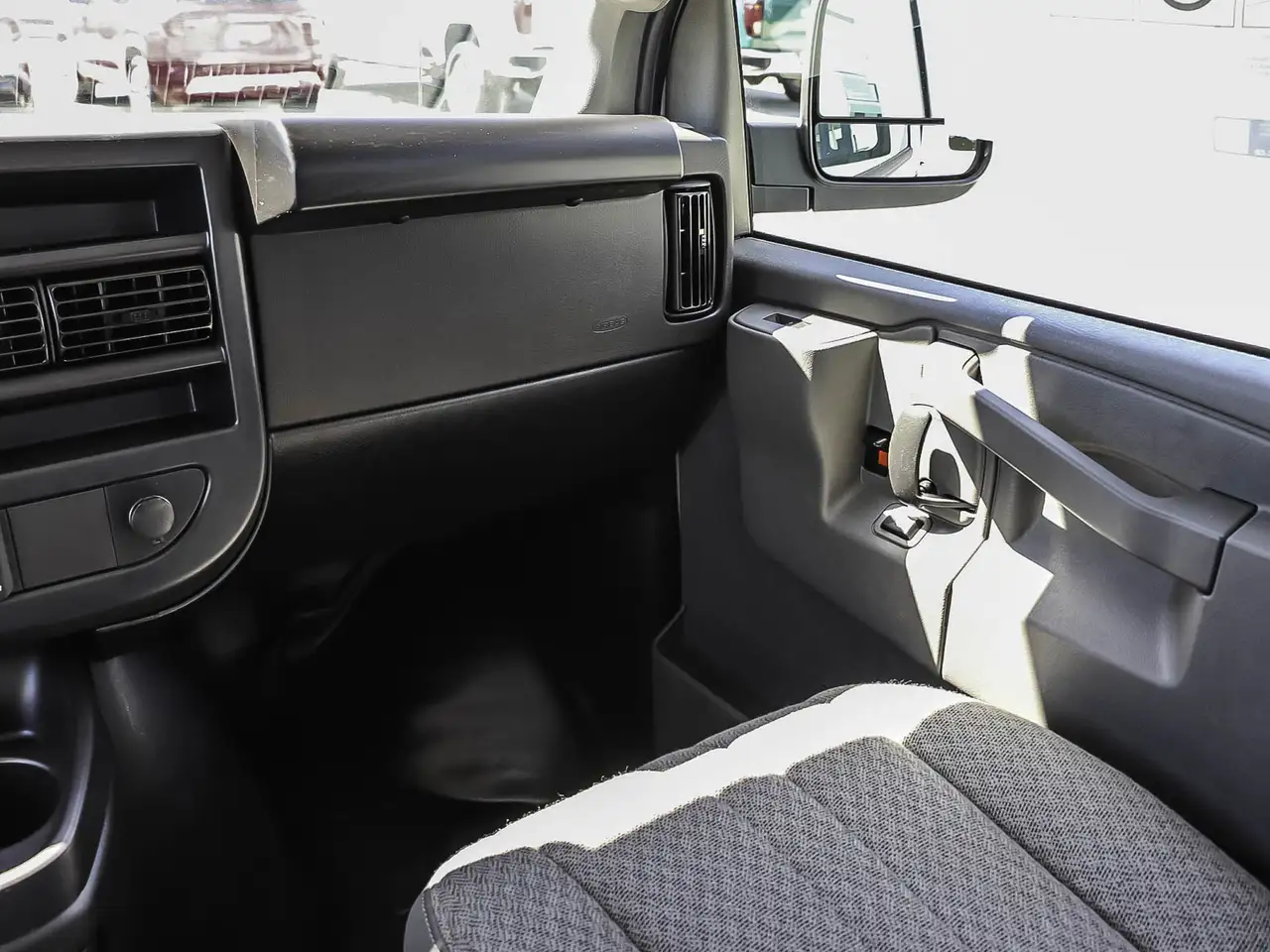 GMC Savana снимка GMC Savana