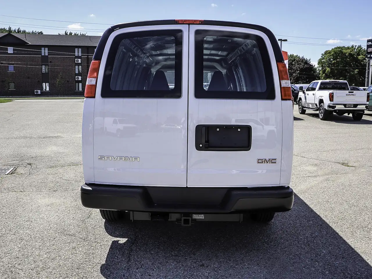 GMC Savana снимка GMC Savana