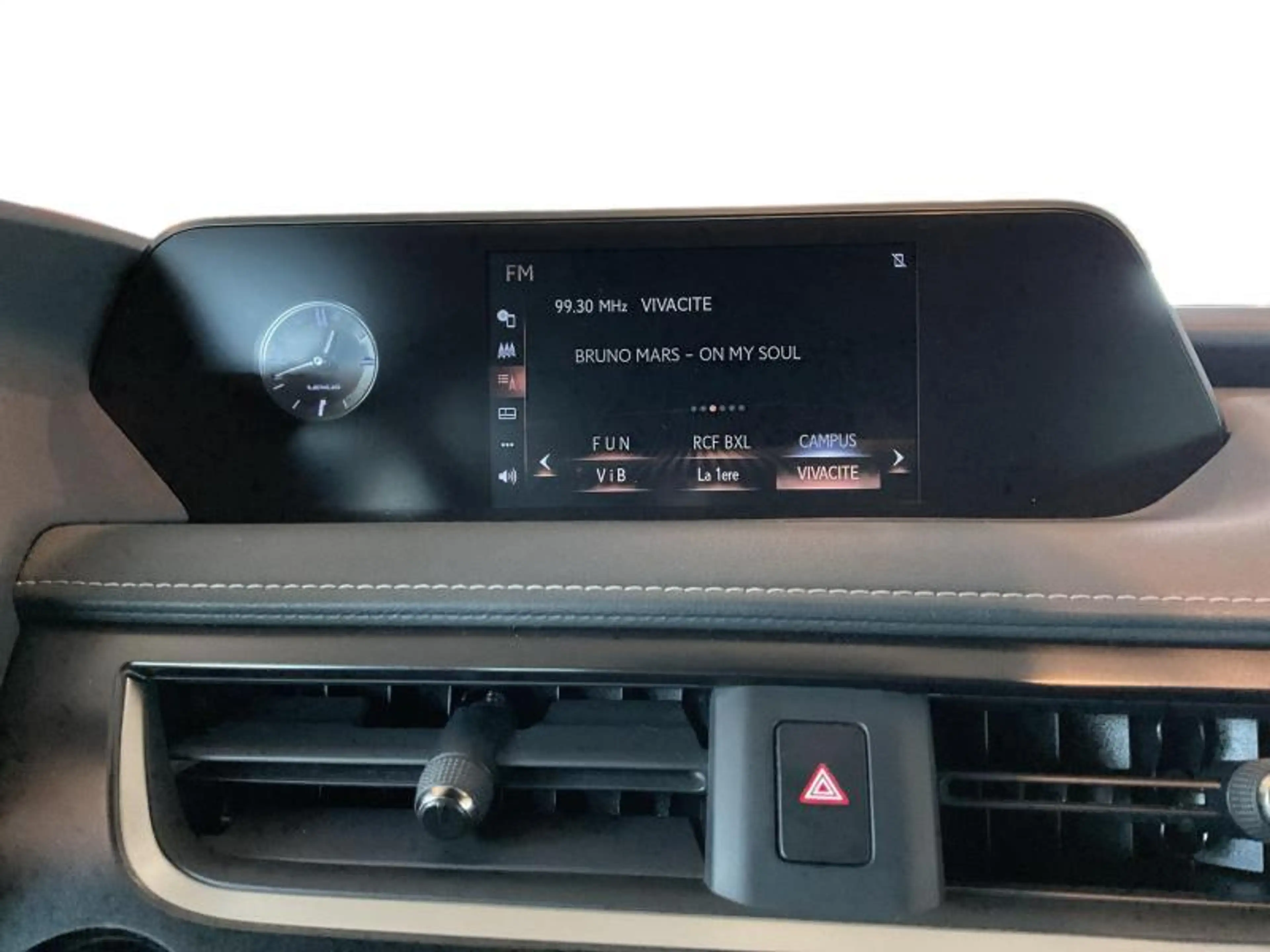 Lexus UX 250h Black Line — photo 11