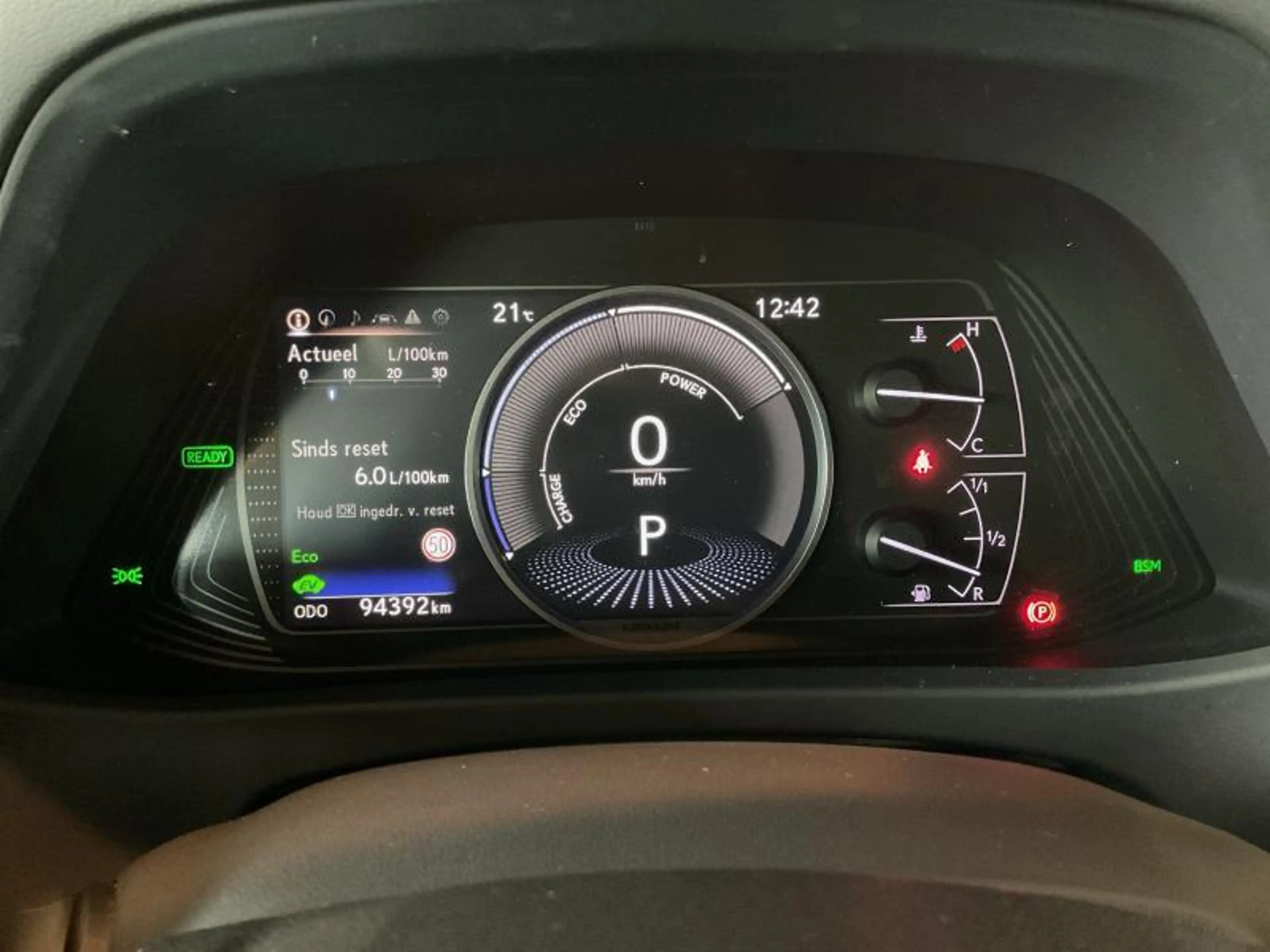 Lexus UX 250h Black Line — photo 12