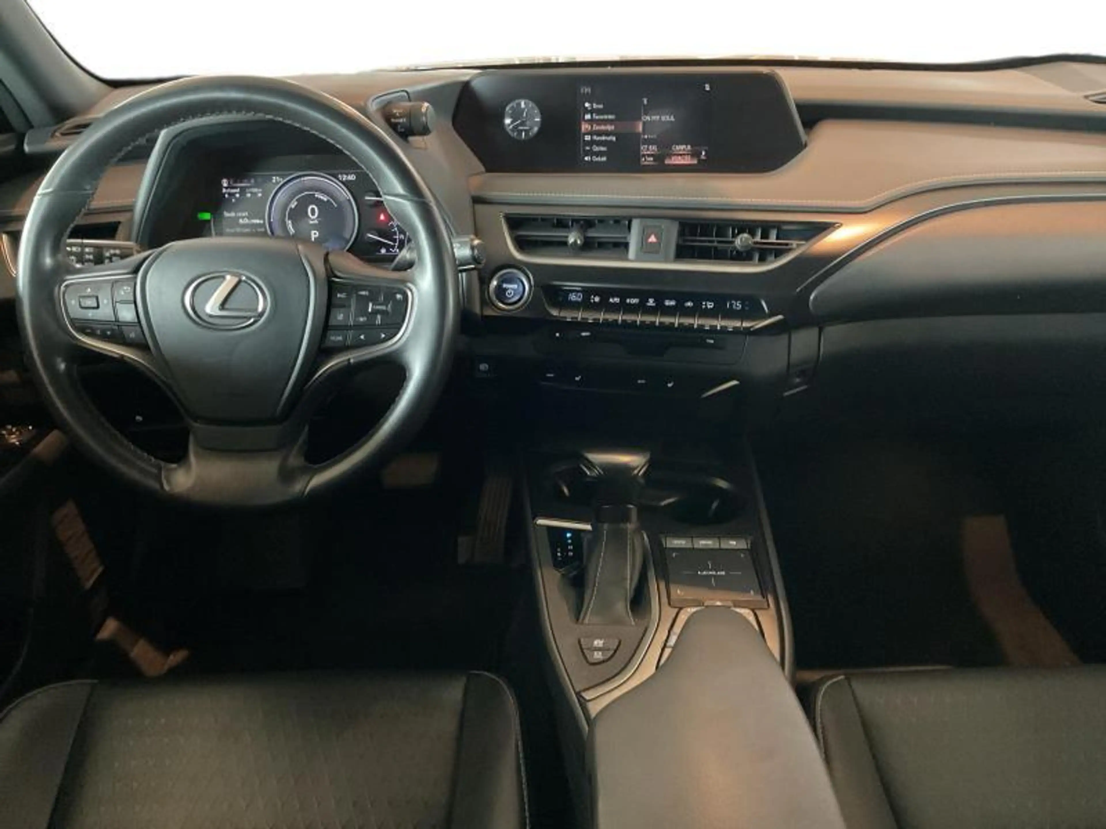 Lexus UX 250h Black Line — photo 7