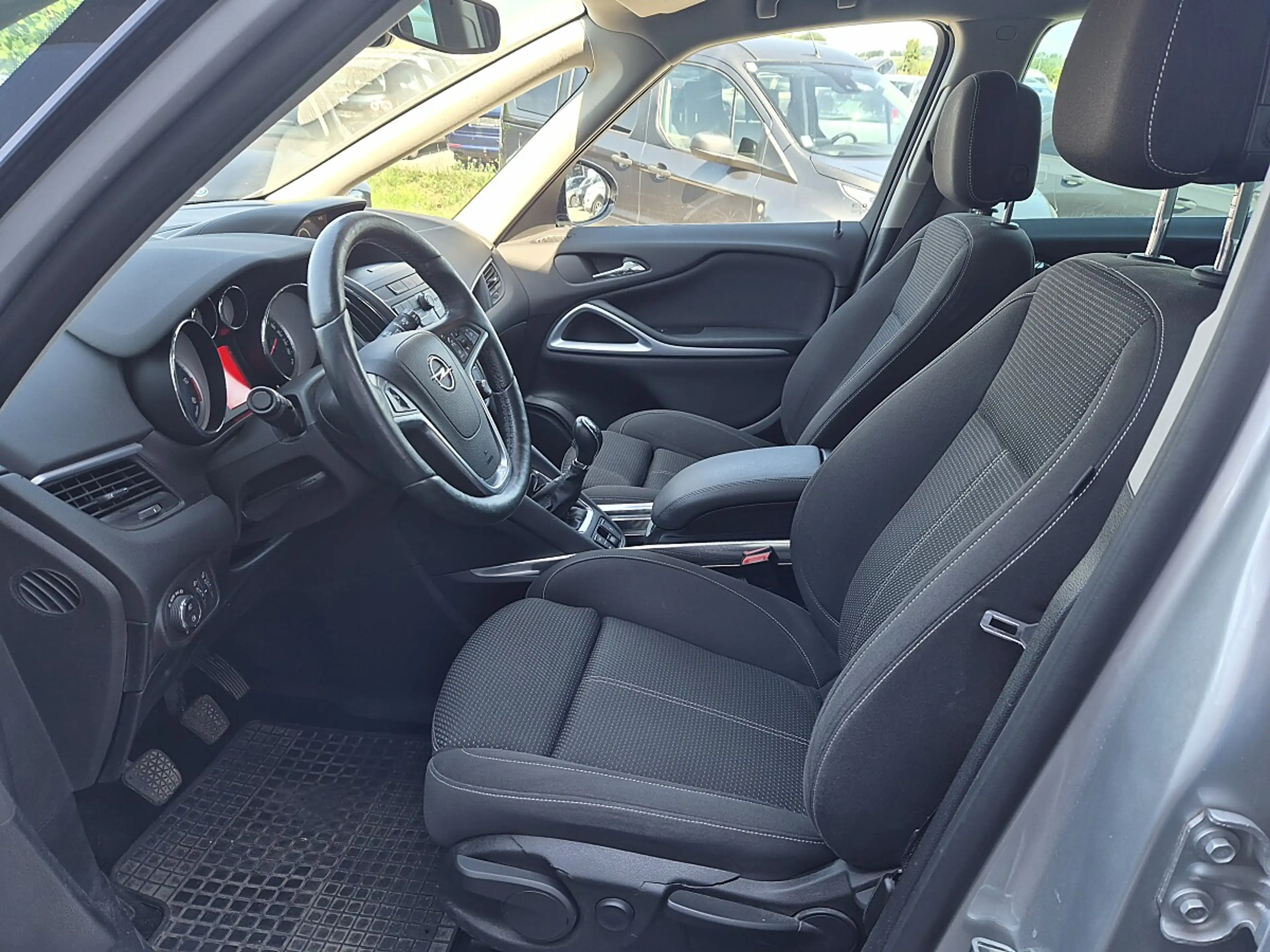 Opel Zafira Tourer 1,6 CDTI ecoflex Österreich Ed. Start/Stop — photo 8