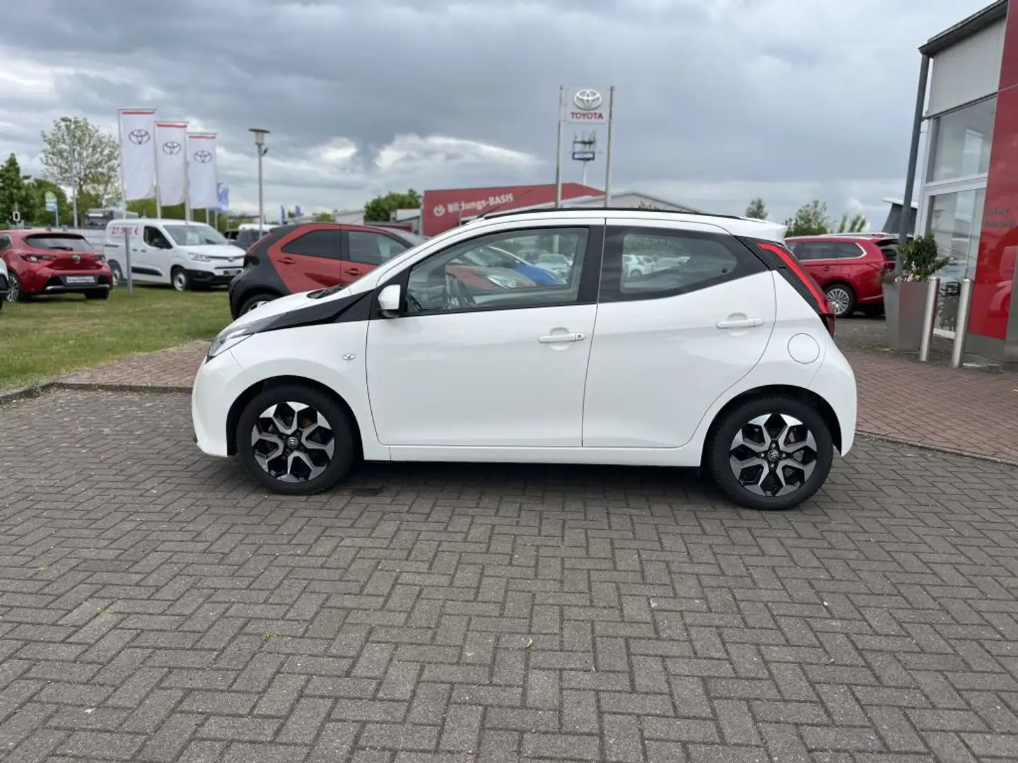 Toyota Aygo x-sky - 2
