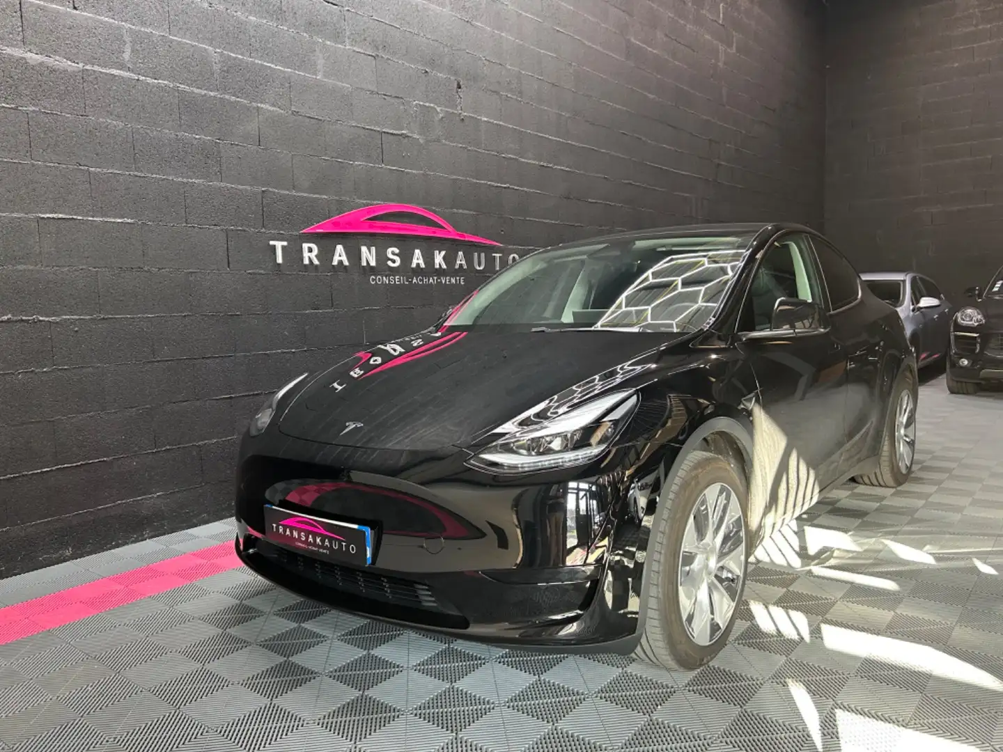 Tesla Model Y Černá - 1