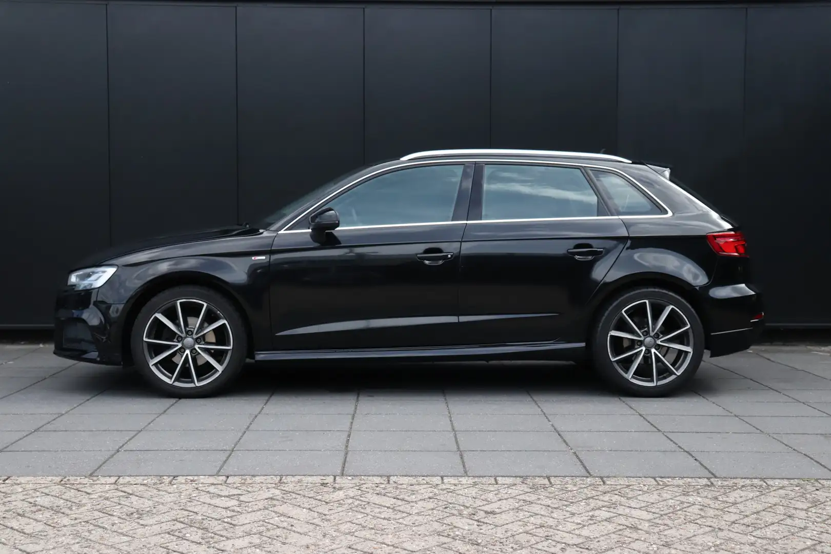 Audi A3 Sportback 1.0 TFSI Design Pro Line Plus | 2X S-LIN Zwart - 2