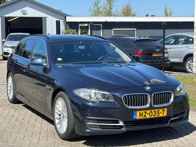 BMW 5 Series view 3