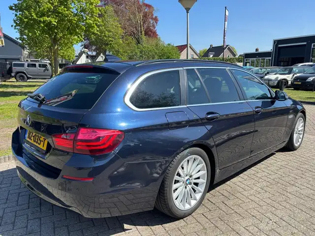 BMW 5 Series view 5