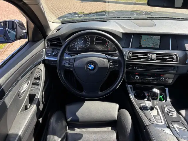 BMW 5 Series view 9