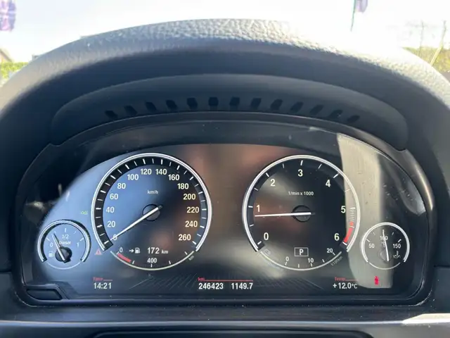 BMW 5 Series view 16